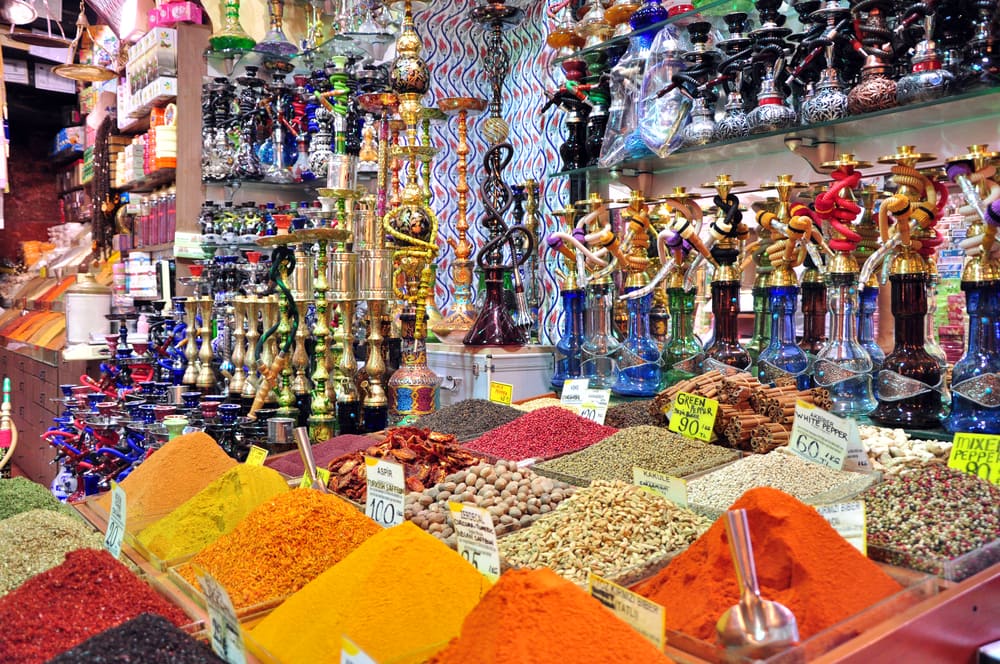 Krydderier på bazar - Istanbul i Tyrkiet