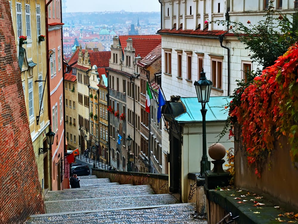 Smalle gader i Prag i Tjekkiet