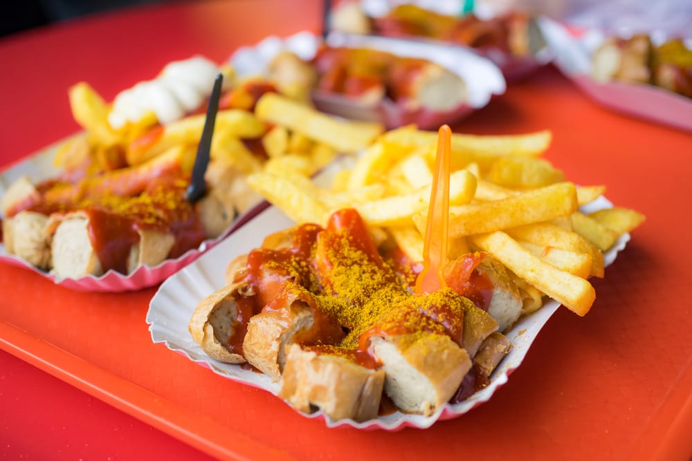 Currywurst med fritter - Berlin i Tyskland