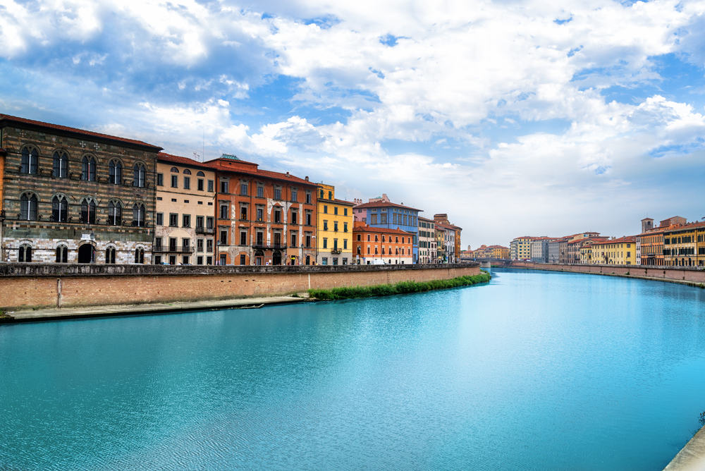 Arno floden - Pisa i Italien
