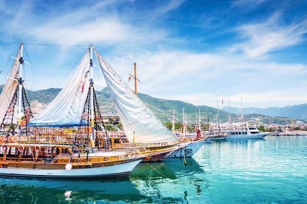 Turistbåde i havnen i Alanya - Tyrkiet
