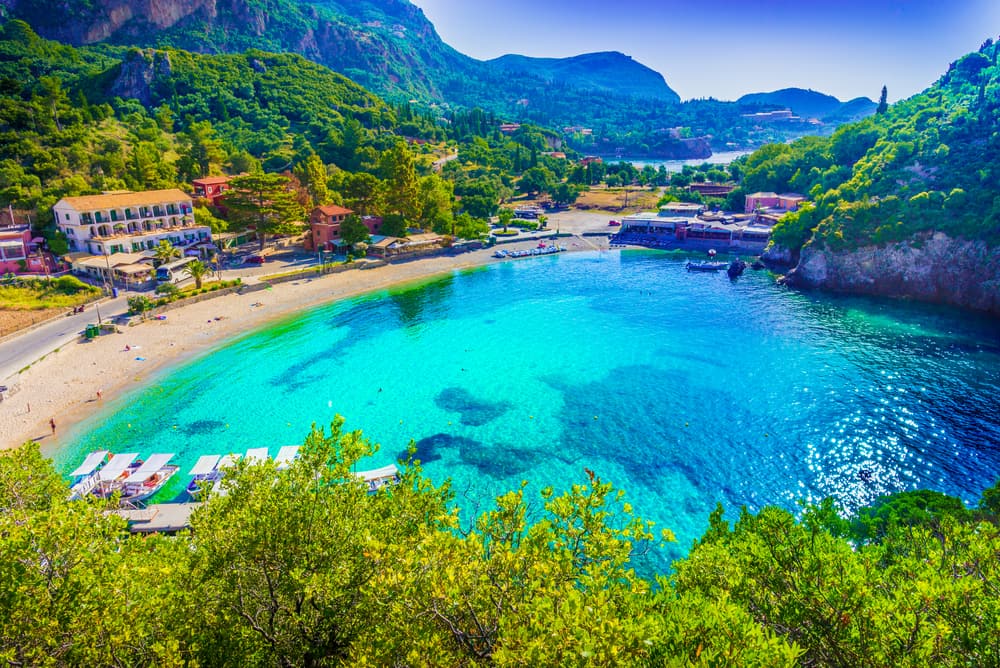 Paleokastritsa strand - Korfu i Grækenland