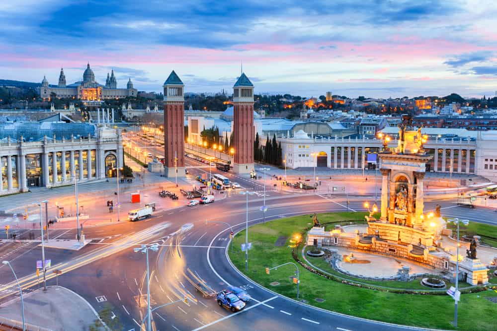 Udsigt over Plaza de Espana i skumringen