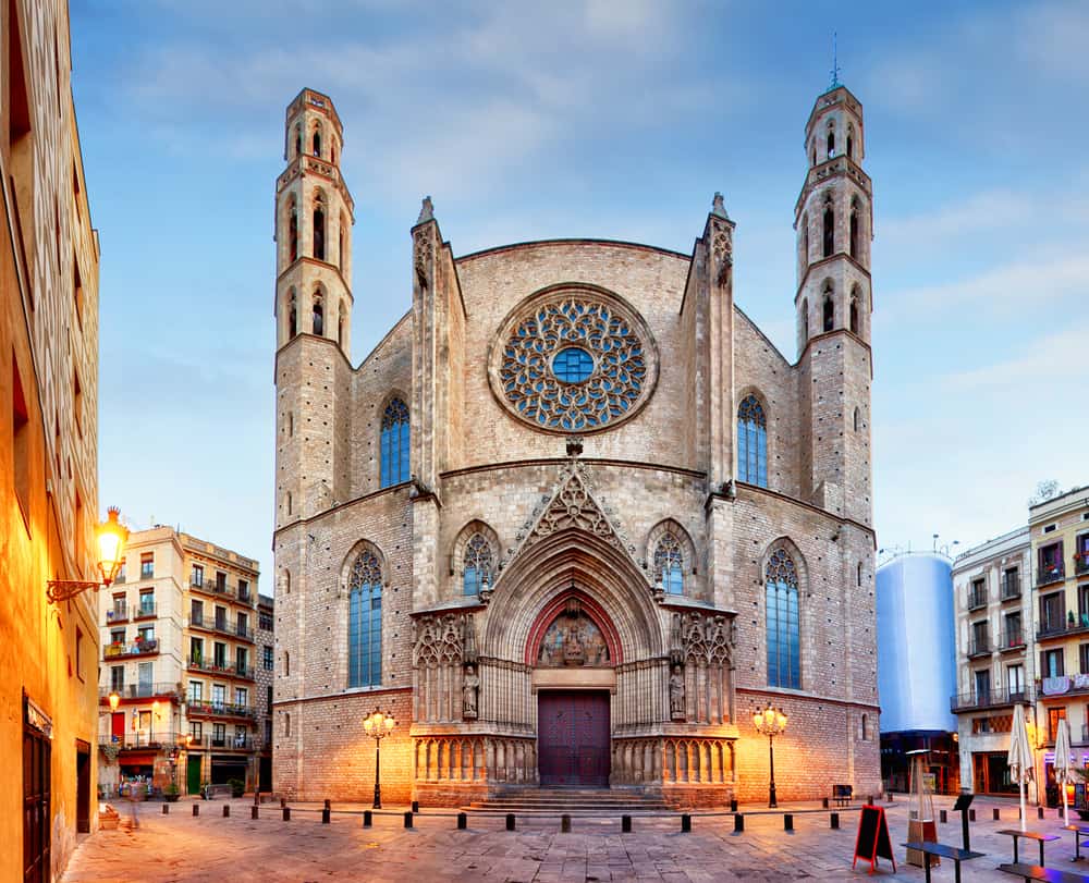 Forsiden af kirken Basilica de Santa Maria del Mar i Barcelona