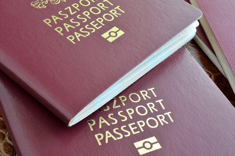 Nærbillede af to europæiske pas
